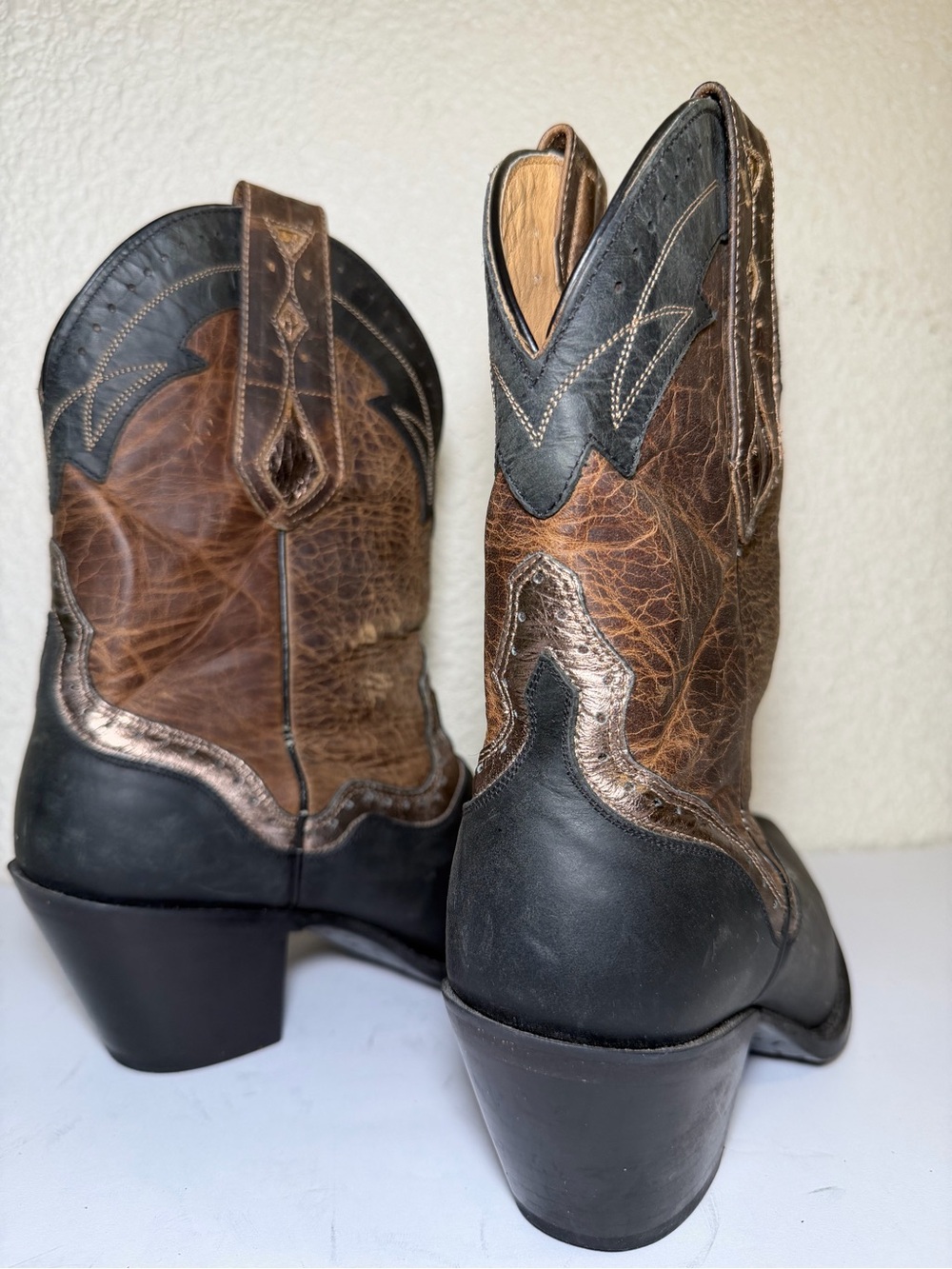 Women's Black and Brown Western Cowgirl Boots - Picture 11 of 11
